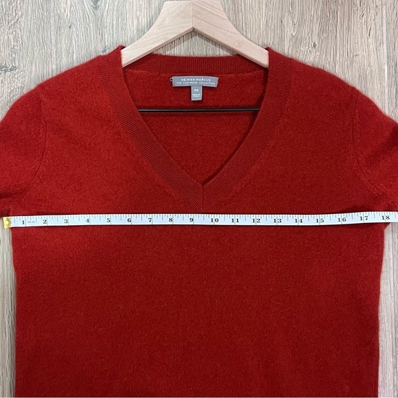 Neiman Marcus Cashmere Christmas Sweater Red V-neck Vintage Pullover Holiday - Picture 7 of 10